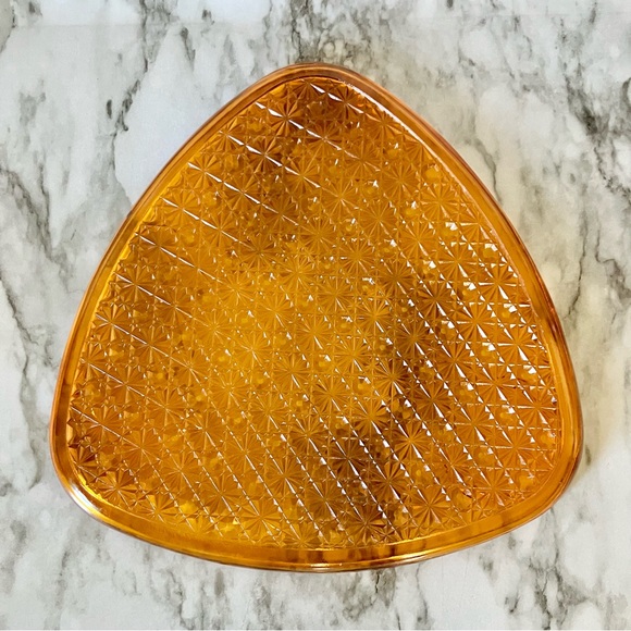 Vintage Anchor Hocking amber button and daisy snack plate with mug - Picture 7 of 8